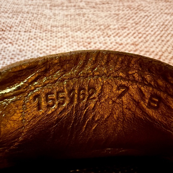 Authentic gold Gucci loafers - Picture 5 of 7